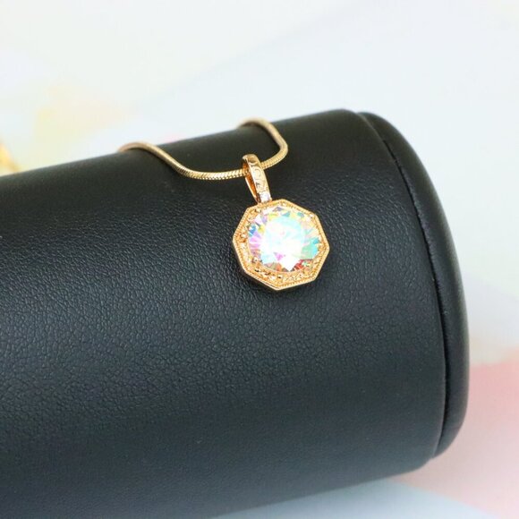 "Gold-Plated Iridescent Pendant – Radiant Glow, XPPT1392 - Picture 3 of 12